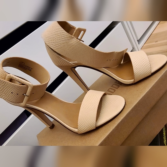Beautiful beige heels size 7 - Picture 1 of 1